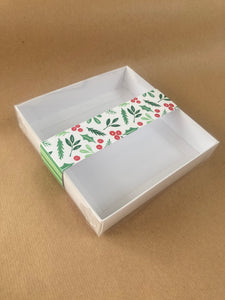 HOLLY & BERRIES CLEAR LID SQUARE BOX 155 X 155 X 30mm