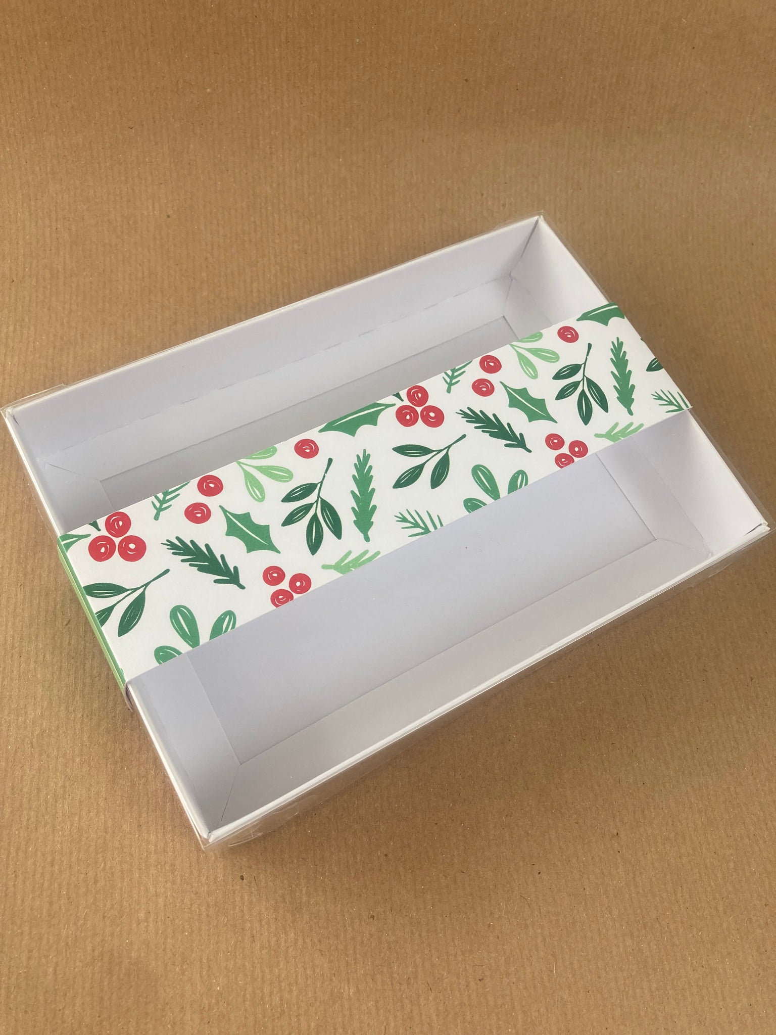 HOLLY & BERRIES CLEAR LID GIFT BOX 168 X 115 X 26mm