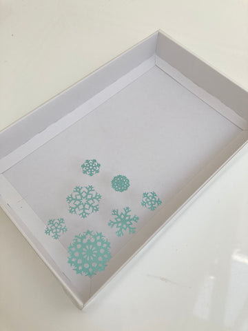 SNOWFLAKE CLEAR LID GIFT BOX 240x155x30mm