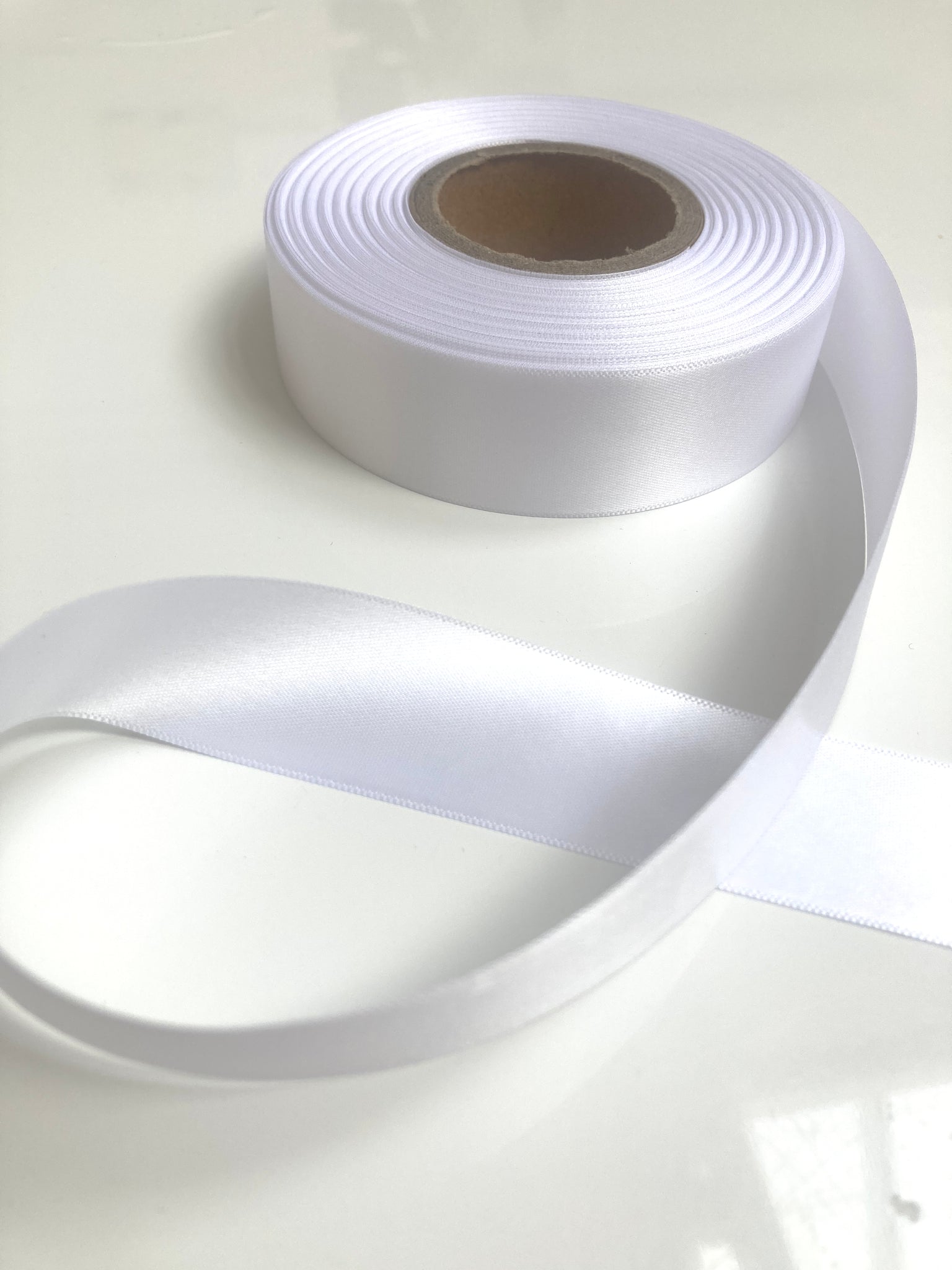 WHITE 25mm WIDE DOUBLE SIDED SATIN RIBBON - 5 metres