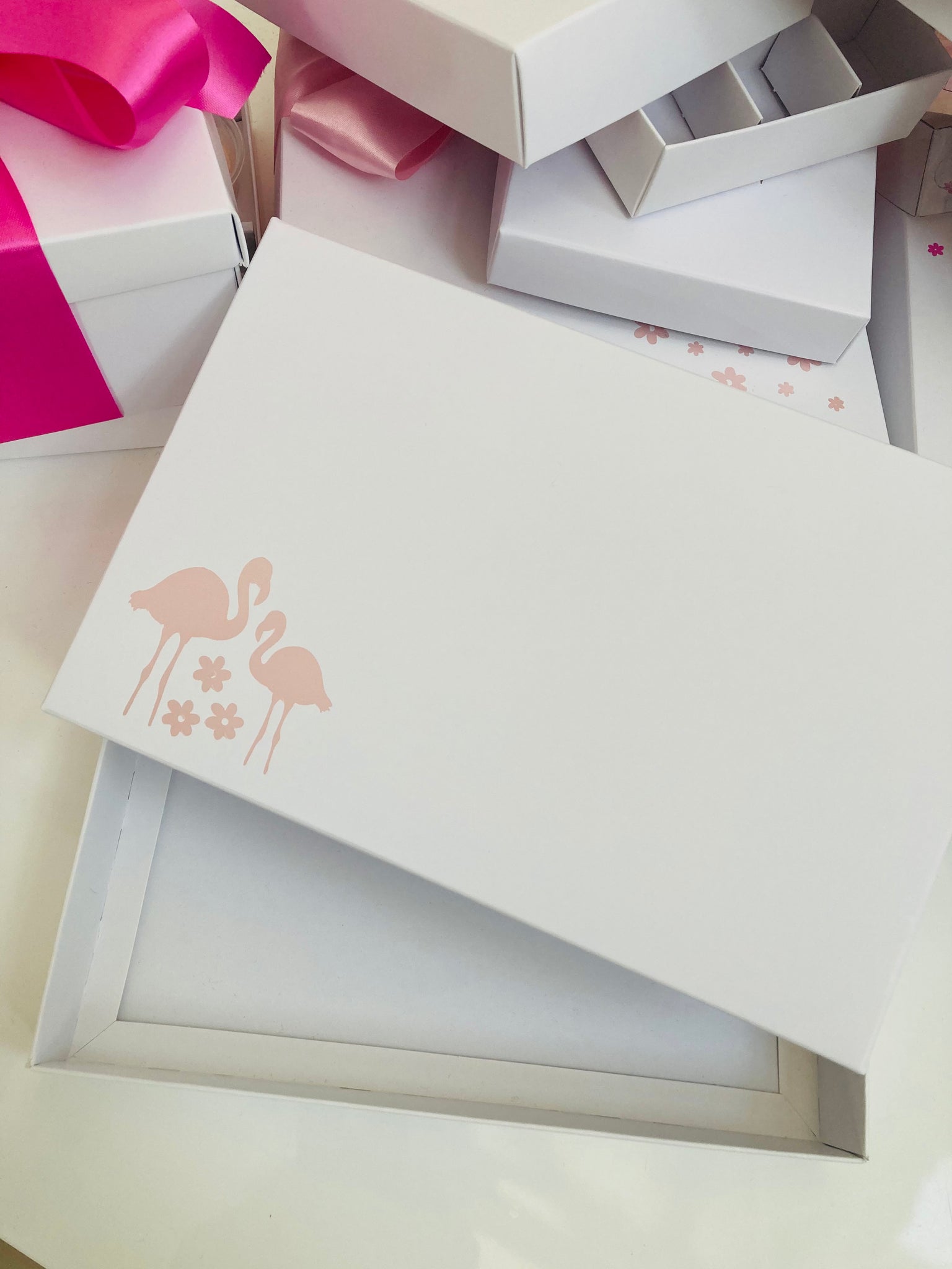 PALE PINK FLAMINGO SOLID WHITE LID GIFT BOX BLANK 240x155x30mm
